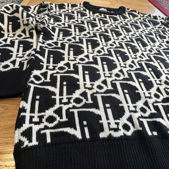 Black and White Patterned Sweater - Picture 6 of 7